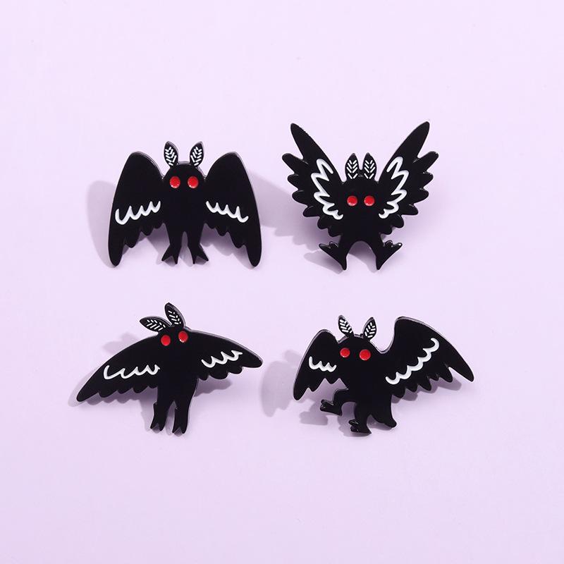 Creative Halloween Bat-Shaped Cartoon Metal Brooch Ornament