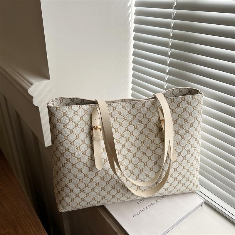 Underarm simple fashion large capacity retro portable autumn new commuter shoulder tote women's bag