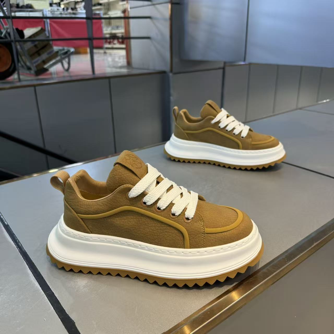 Trendige Marke Herrenschuhe Frühling Vielseitig Bequem Sports Plateau Dad Shoes Freizeitschuhe Trendige Schuhe Erhöhende Plateau-Schuhe 44 kamelfarben