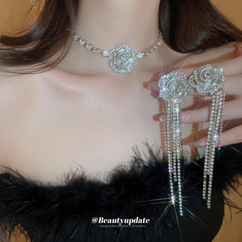 Minimalistisches Silbernadel Diamantbesetztes Blume Quasten Schmuckset - Halskette & Ohrringe