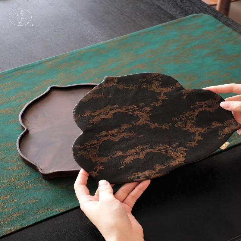 Handun Peach-shaped Brocade Tea Mat