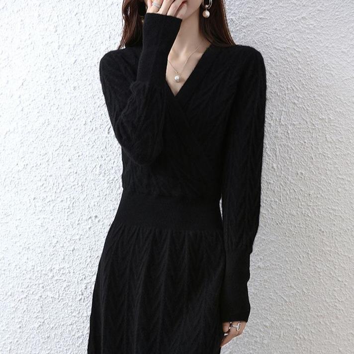 Long-sleeved Knitted Dress for Women's Autumn and Winter V-neck Pullover Long Sweater Dress Loose Long-sleeved Knitted Sweater