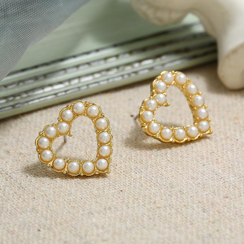Retro Baroque Pearl Stud Earrings Women's Versatile High-end French Earrings, Simple Temperament, Personalized Trendy Ear Jewelry
