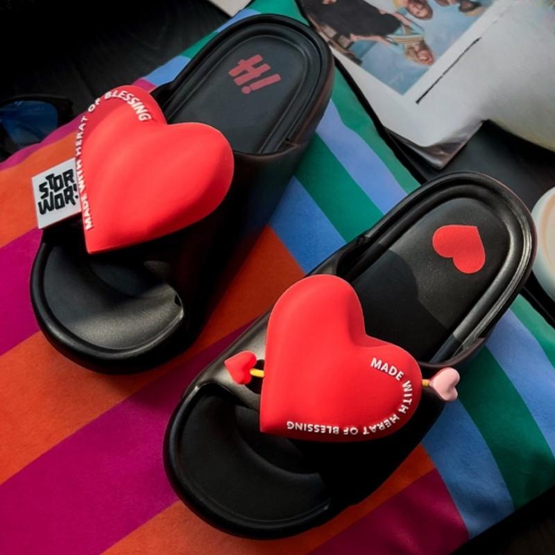 Fashion 2025 New Summer Platform Heart Love Beach Women Sandals Fashion Non-slip Soft Flats Women Shoes Sweety Slip In Women Slippers