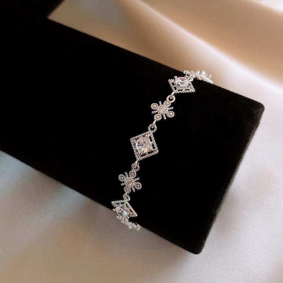 Korean super flash zircon rhombus flower bracelet bracelet exquisite versatile jewelry women