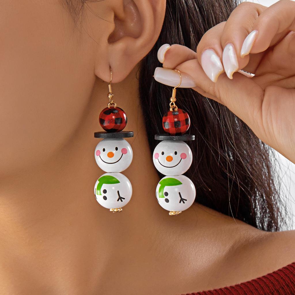 Design Sense Wooden Bead Santa Claus Earrings for Women Funny White Snowman Earrings New Year Holiday Exquisite Jewelry Gifts