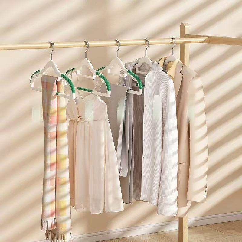 Plastic Dualposition Clothes Hangers With Nonslip Design For Wet And Dry Garments