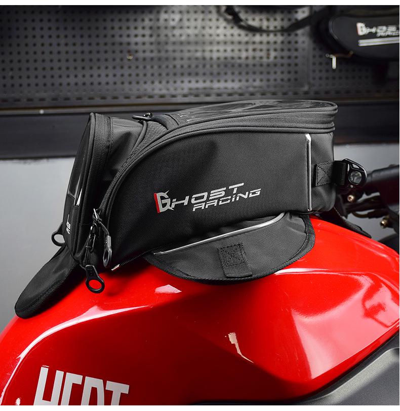 

Водонепроницаемая сумка на бак мотоцикла с сенсорным экраном и плечевым ремнем — идеально подходит для езды на велосипеде, путешествий по бездорожью и хранения снаряжения. 32x21x11 cm