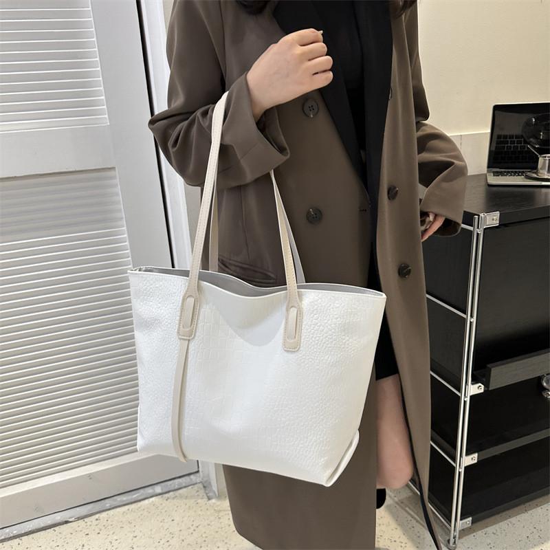 Trendy Fashionable Casual Large Capacity Tote Bag For Women Stylish Design In Black And Brown