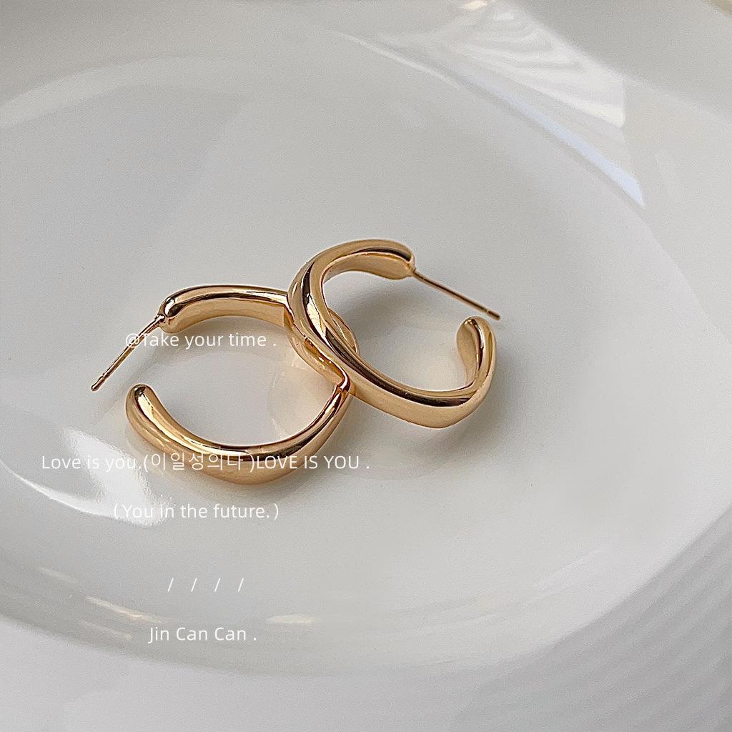 Female Minimalist and Versatile Earrings 1 pair золотой