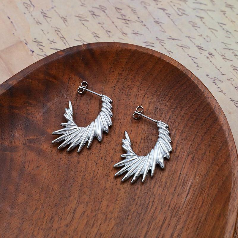 Personality Exaggerated Feather Wings Girls Earrings Fashionable Retro, Plated 18K Real Gold Titanium Steel Earrings