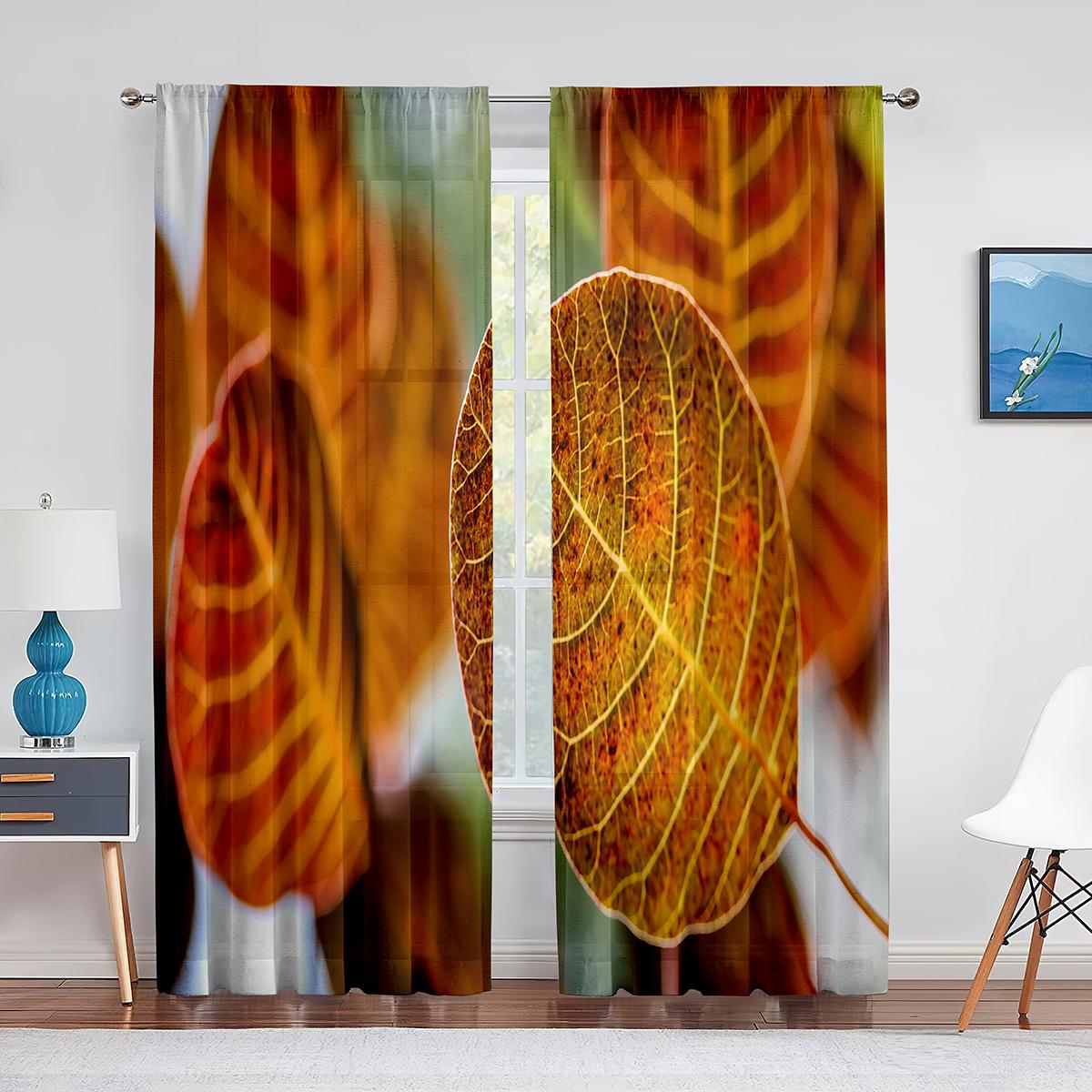 Осенние кленовые листья на деревянной доске — фото 3