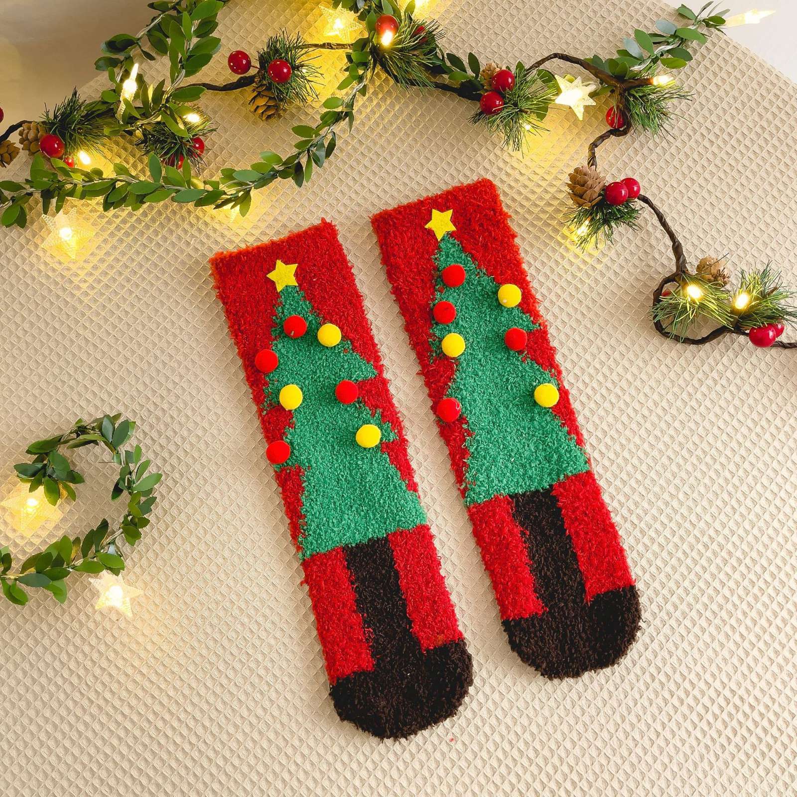 

Christmas And Winter Baby Warm Fleece Red Loop - Floor Socks And Walking Socks One Size