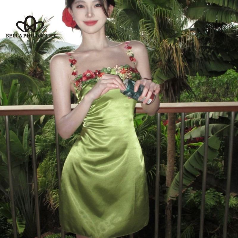 2024 sommer Französisch Vintage Grün Kleider Frauen Bestickt Blume Urlaub Stil Meer Satin Halter Kleider