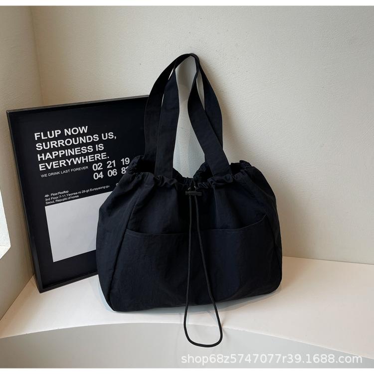 2025 New Solid Color Large Capacity Niche Design Fashionable Versatile Shoulder Bag Handbag Student Class Tote Bag