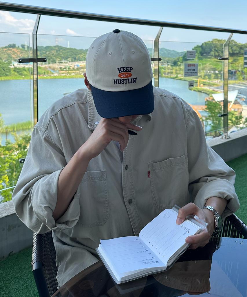 Kibheoseulling 24/7 Ivory & Navy Two-Tone Ball Cap