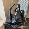 Large-capacity commuter armpit bag women's 2025 new trendy temperament explosive large bag simple shoulder tote bag