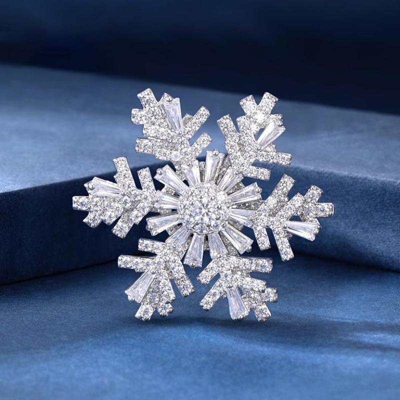 Luxurious and Auspicious Brooch High-end Women's Exquisite Rotating Snowflake Brooch Niche Design Sense Corsage Suit Accessory