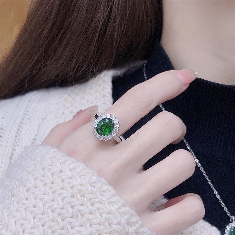 Emerald Gemstone Jewelry Set: Ring, Earrings & Necklace for Women – Luxurious High-End Design, Trendy Gift.