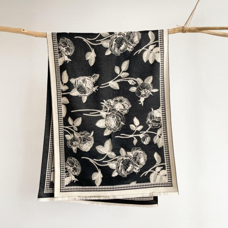 New warm women's scarf, elegant thickened scarf in autumn and winter, dual-purpose shawl, and a cold scarf for elders