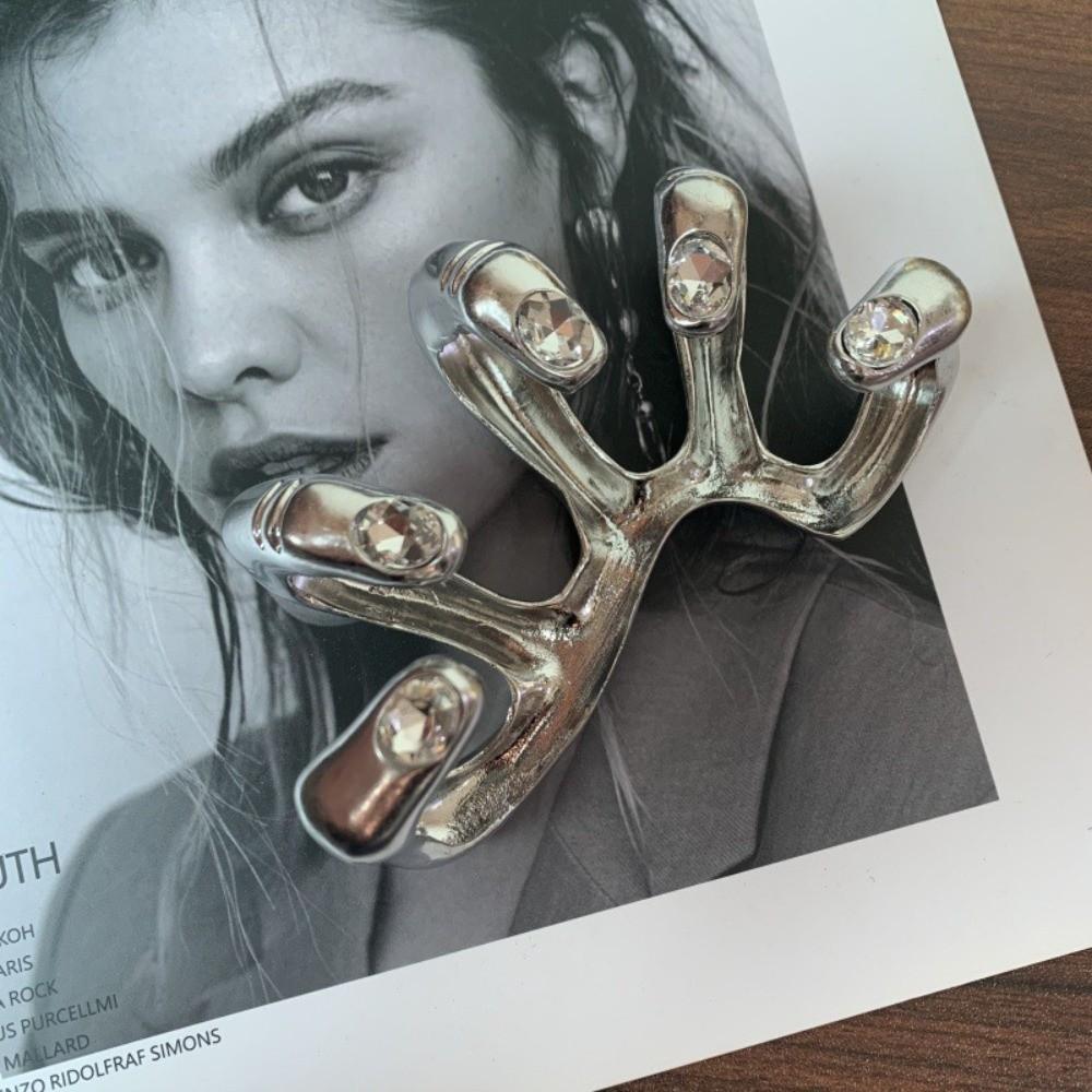 Big Hand Design Fashion Show Ring Heavy-Work Luxury Hand-In-Prayer Design Gold-Plated Big Hand Ring Elegant Exaggerated Ring