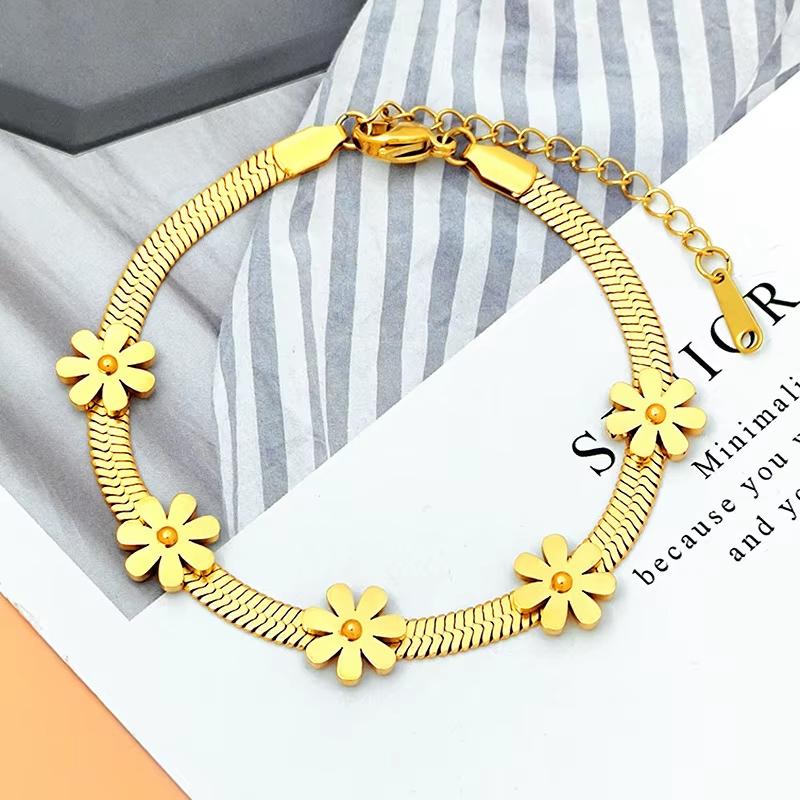 Fashion niche design bracelet, titanium steel flower clavicle chain, minimalist style