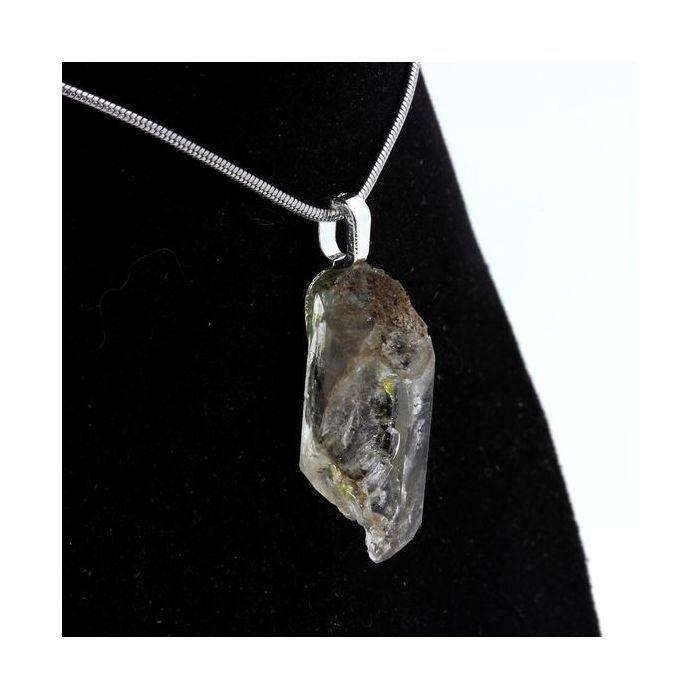 Pierres et Minéraux. Collier Quartz pétrole brut. 18.71 ct. Balochistan, Pakistan.