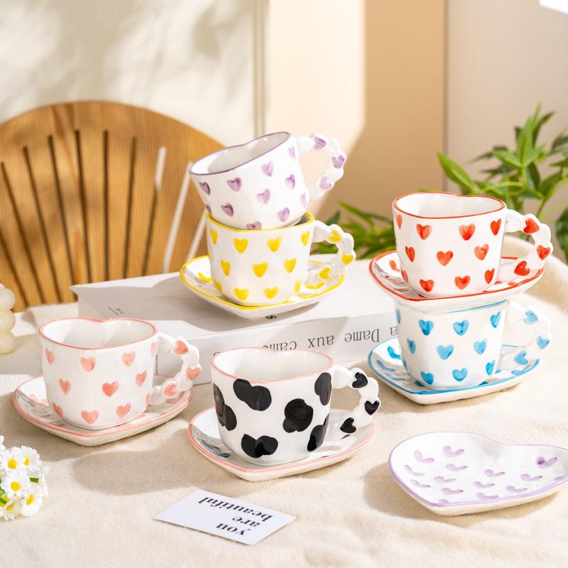 Ceașcă de cafea ceramică Fată Drăguță cu Farfurioară - Design Roz Iubire Pictat Manual