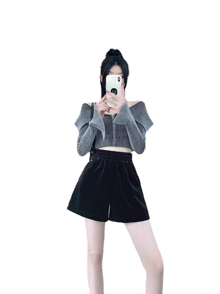 Shorts A-line en velours noir pour femmes, taille élastique, Automne précoce 2024, Coupe ample, Tissu épais.