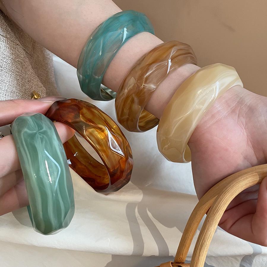 Luxuriöses europäisches & amerikanisches geometrisches offenes Acryl-Armreif-Armband