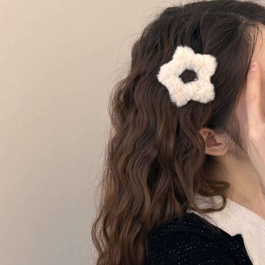 New Fashion Winter Autumn Hairpin Plush Material Cute Star Hair Claw for Women and Girls Side Clips Sweet Hair Accessories