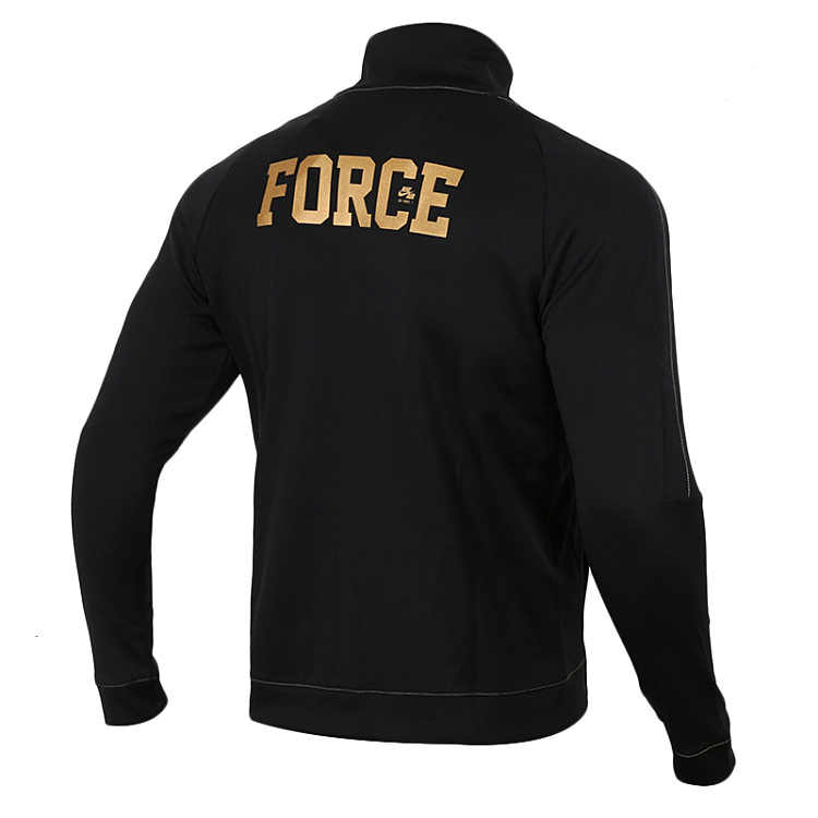 Nike Eksklusiv ensfarget jakke med logotrykk, lange ermer og ståkrage for menn, jakker svart/gull BQ2566-011