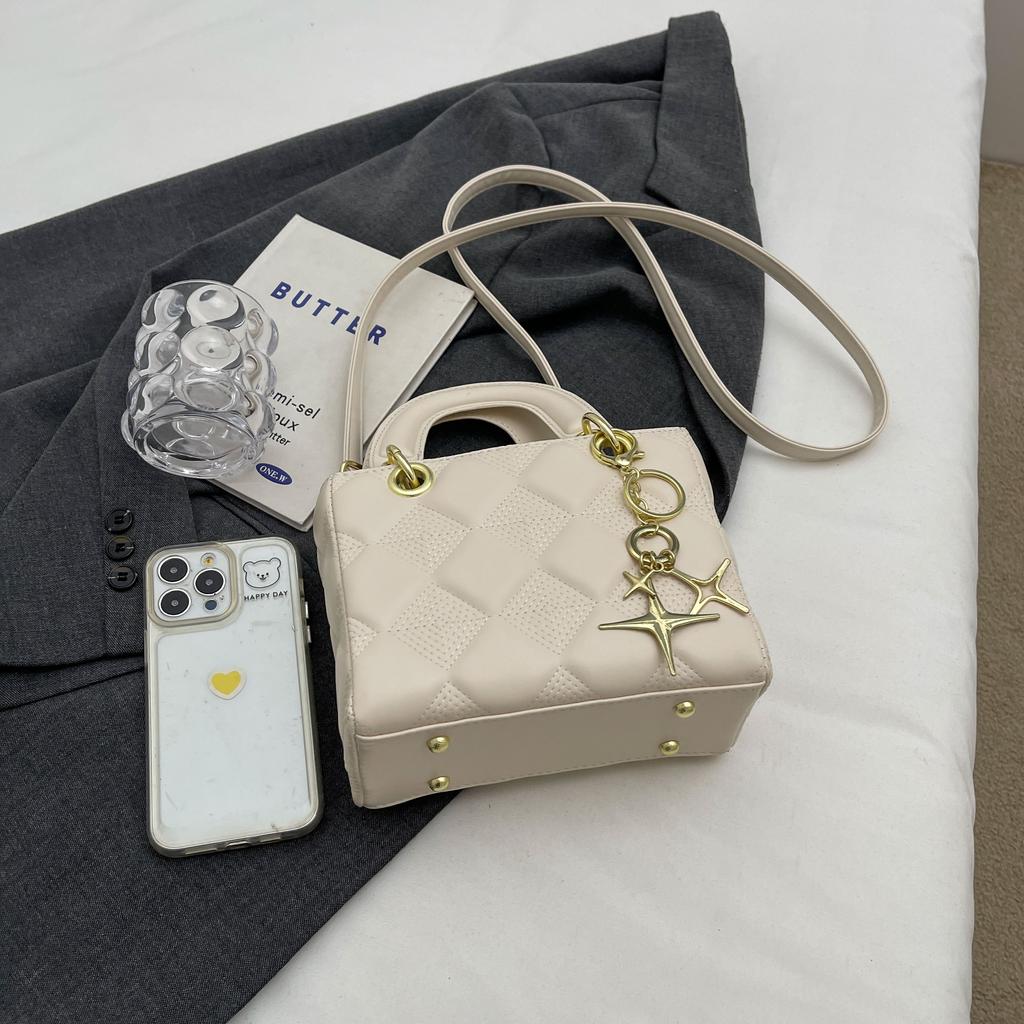 A Stylish and Simple Children's Square Bucket Bag, Suitable for Going Out Shopping, Traveling, Dating and Taking Photos