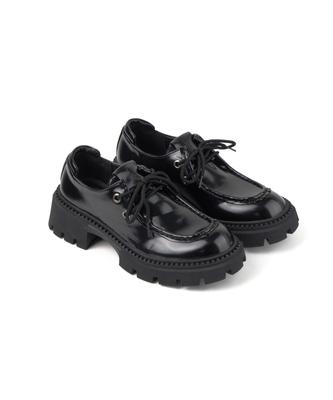 Leathery Polished Wallabee Shoes [Black]