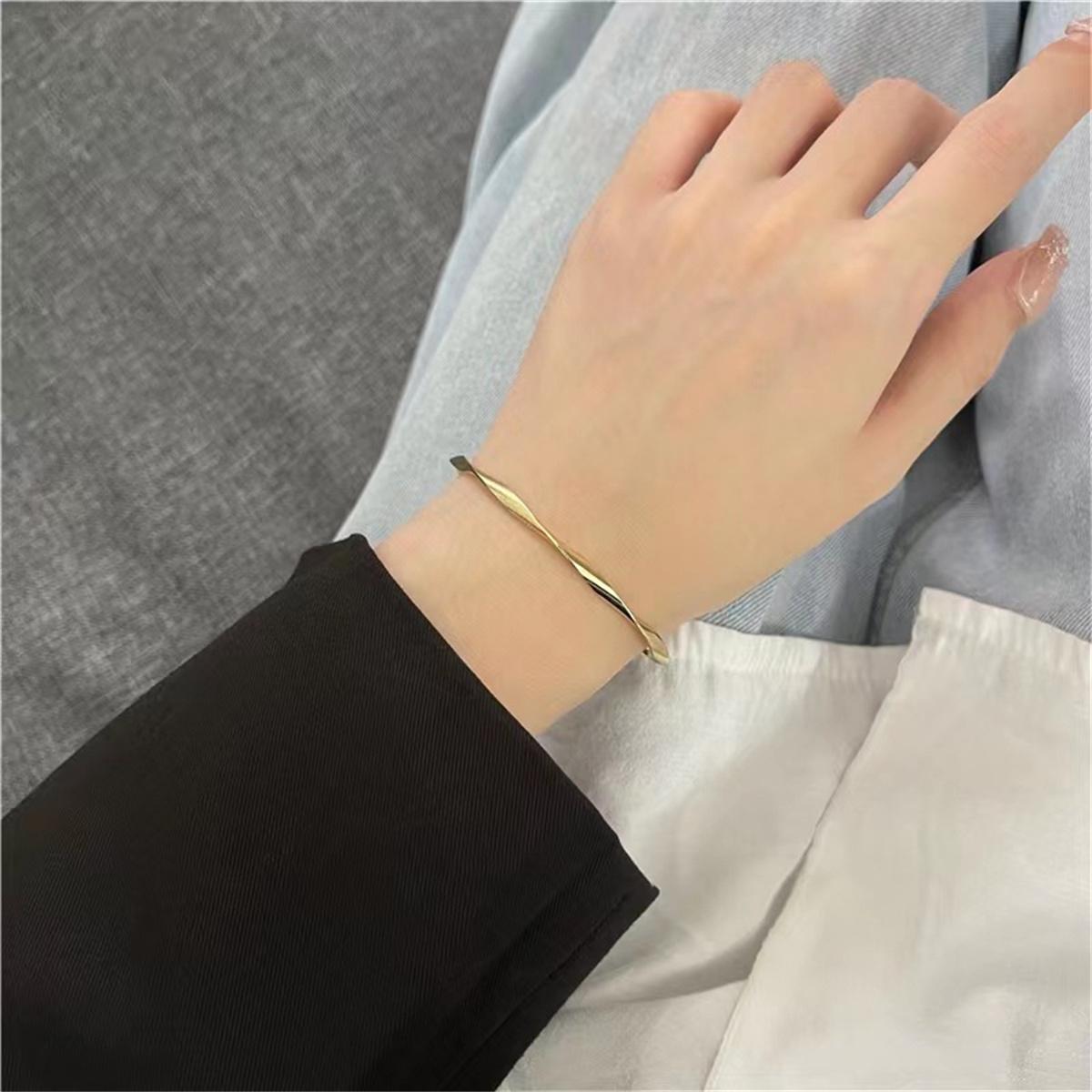

New Fashion Trend Unique Design Elegant Exquisite Twist Simple Bracelets For Women Geometric Open Cuff Bracelet Bangle Jewelry