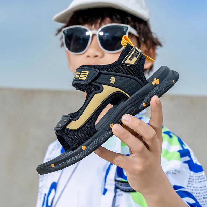 Casual boys lightweight beach sandals boys soft sole primary school students high heels medium and large waterproof new summer 2025