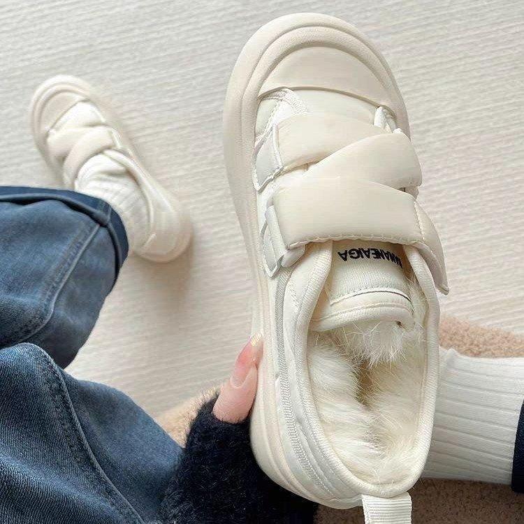 Zapatillas de velcro originales de terciopelo grueso de nicho, zapatillas blancas pequeñas, zapatillas de skate, zapatillas de algodón afelpado.