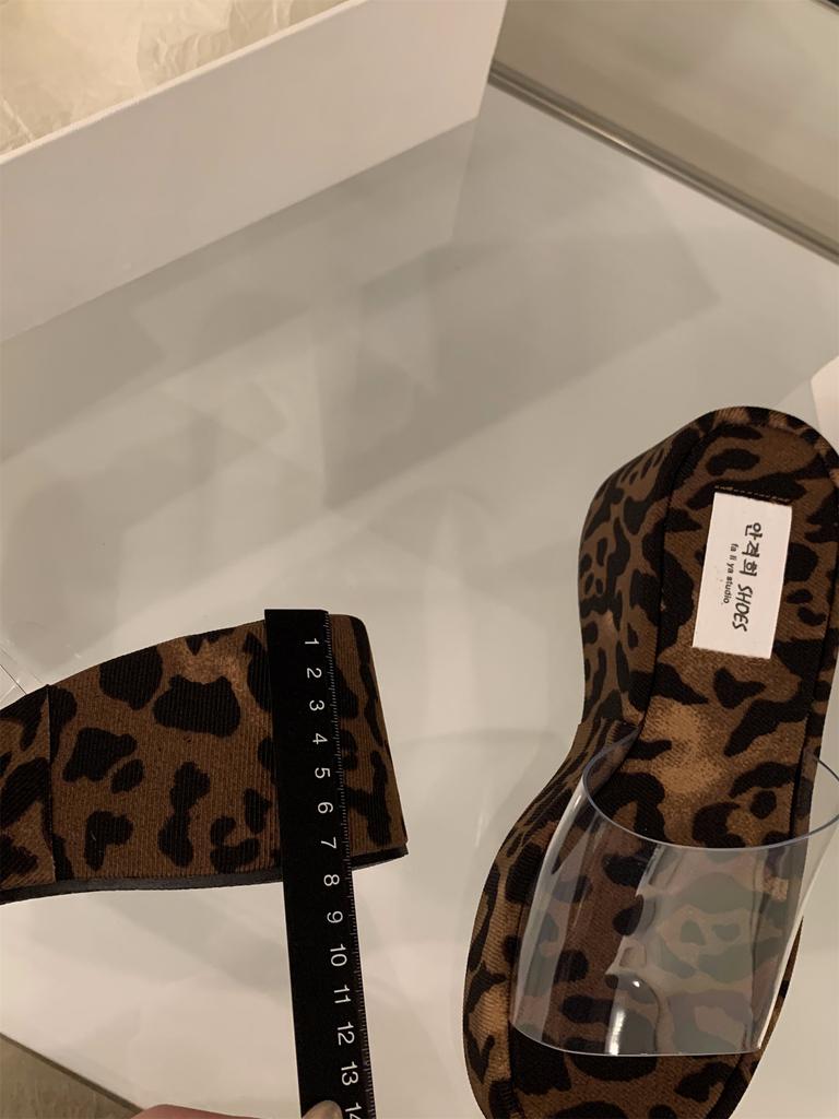 Muffin Thick-soled Cool Slippers Fairy Shoes 2025 New Summer Wear Slope Heel Heel Heightened Transparent Word with Sandals