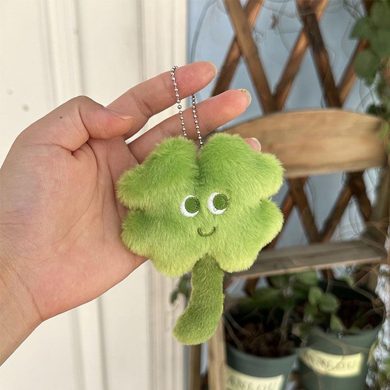 Fashion Plush Lucky Grass Keychain Cartoon Four Leaf Clover Keychain Pendant Exquisite Backpack Decoration Accessories Gifts
