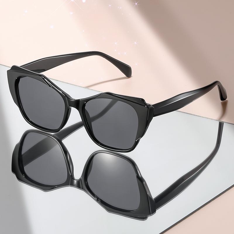 

The New Cat-Eye Framed Artistic Sunglasses Are Fashionable And Versatile For Daily Wear As Decorative Sunglasses