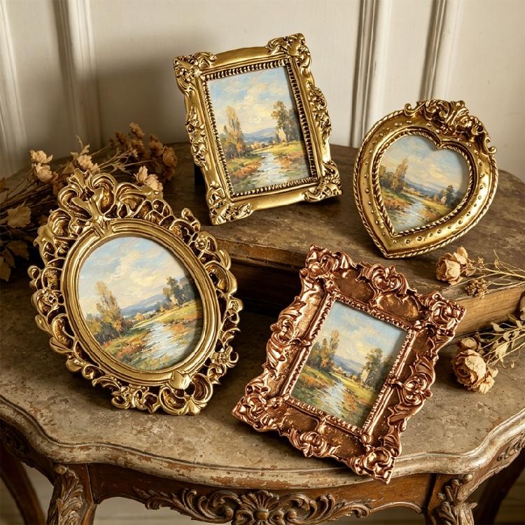 4 Pièces Mini Cadre Photo Tiny Baroques Orné pour Bijoux DIY Affichage Décorations Murales Petit Cadre Photo Antique en Résine
