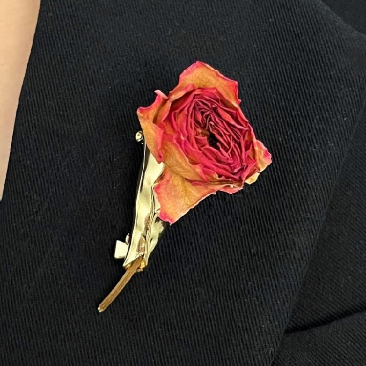 Decorative Lapel Brooch Pin with Open Flower Holder, Copper Base for DIY Floral Styling, Daily Wear and Parties