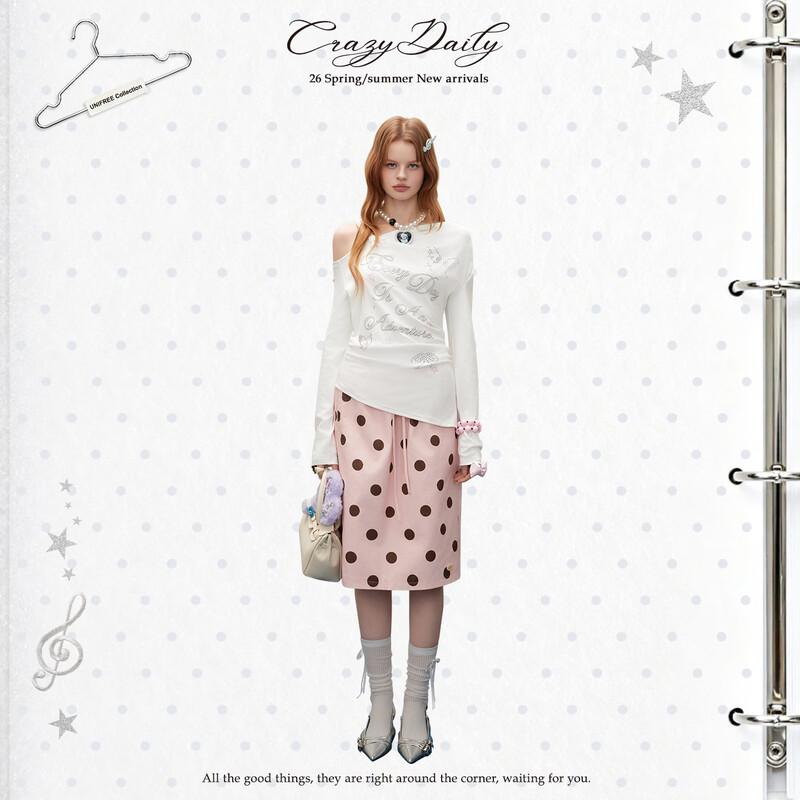 UNIFREE Spring 2026 Asymmetric Shoulder Letter Rhinestone T-shirt