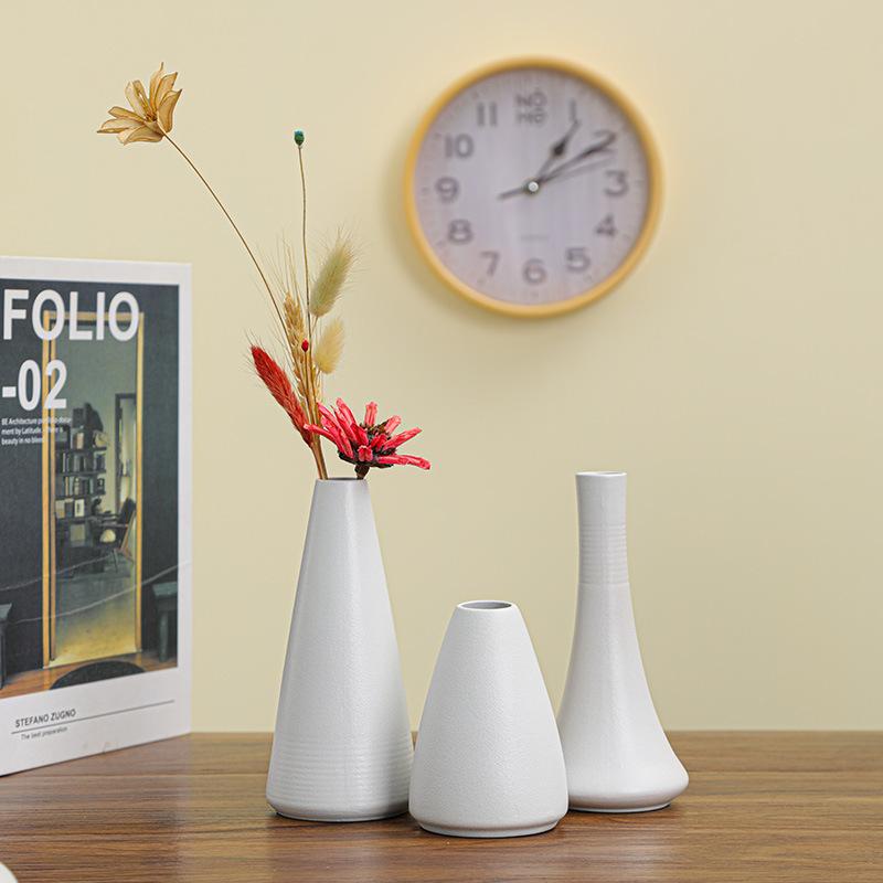 Casual White Ceramic Tabletop Vase Small Home Desktop Decoration Art Design for Flower Arrangement