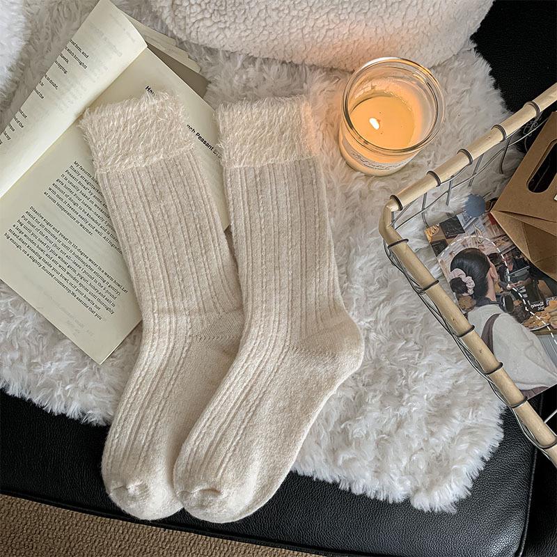 

Women s Japanese Wool Color Block Socks - Thick & Warm for Autumn/Winter, Plush Postpartum Comfort, Korean Retro Fashion, Loose Fit One Size грязно-белый