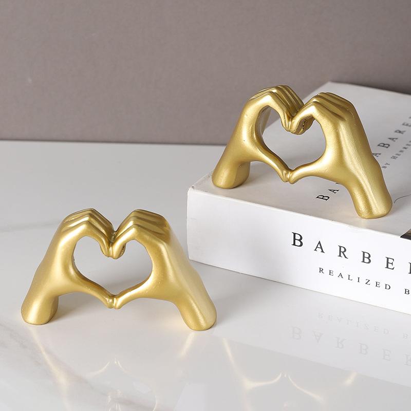 1PC love gesture resin ornament romantic confession ornament couple desktop home ornament Valentine's Day birthday gift