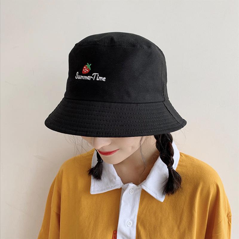 Broderte bøttehatt Koreansk versjon av de nydelige bokstavene Jordbærbrodert fiskehatt Sommer solhatter
