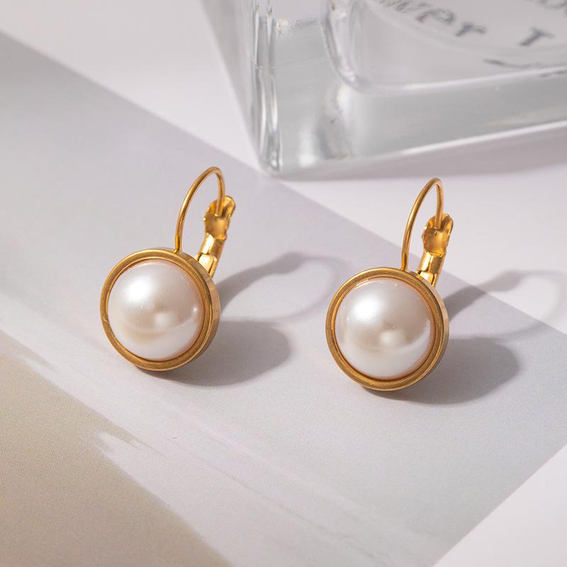 French Retro Pearl Titanium Steel Stud Earrings - Light Luxury, Versatile, Advanced Fashion Sense