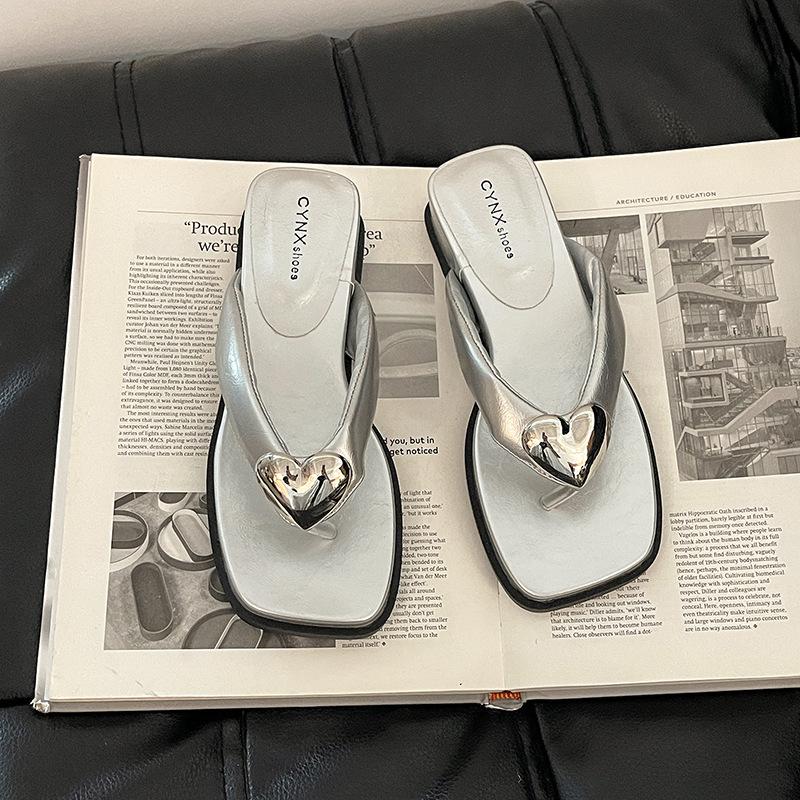 Fashion Metal Buckle Flat Bottom Flip-flop Foot Cool Slippers Summer Versatile Soft Bottom Sandals Vacation Women's Wedge Slippers