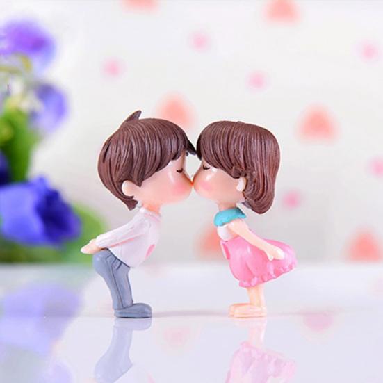2Pcs Kiss Dolls Mini Landscape Ornaments Figurines Fairy Garden Dollhouse Decor